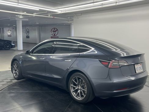 Used 2020 Tesla Model 3 Standard Range Plus image 3