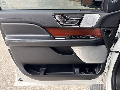 Used 2020 Lincoln Navigator L Reserve w/ Equipment Group 208A Reserve image 13