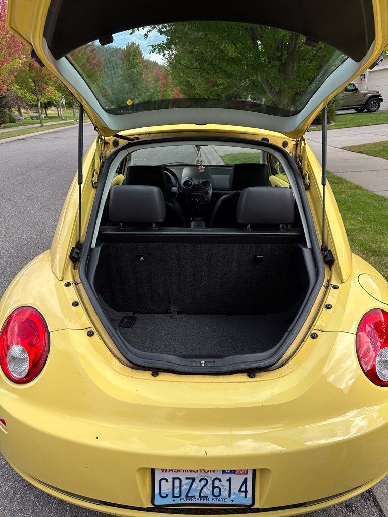 Used 2010 Volkswagen Beetle Coupe FWD image 6