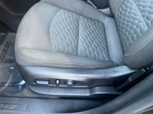 Used 2019 Chevrolet Equinox LT image 16