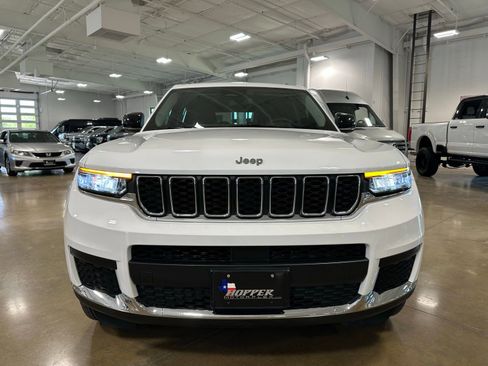 Used 2023 Jeep Grand Cherokee L Laredo image 2