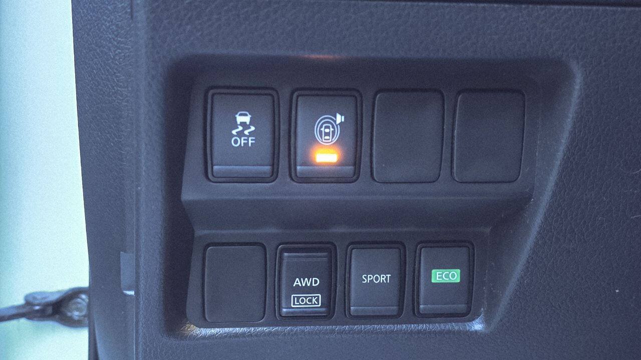 Used 2017 Nissan Rogue SV AWD/4WD image 28