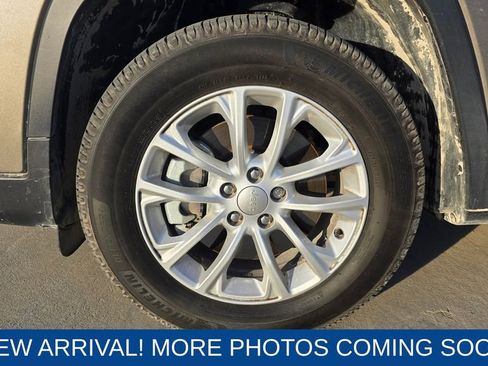 Used 2019 Jeep Cherokee Latitude w/ Cold Weather Group image 10