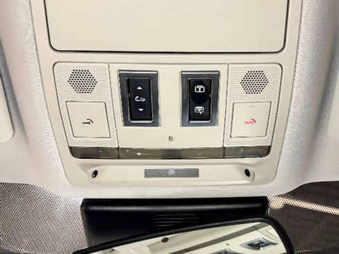 Used 2017 Jaguar F-PACE Premium image 36