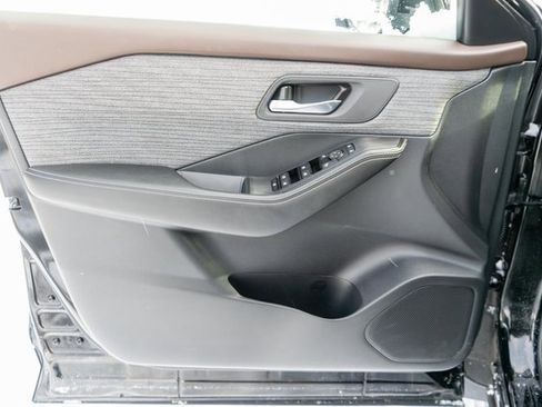 Used 2023 Nissan Rogue SV image 18