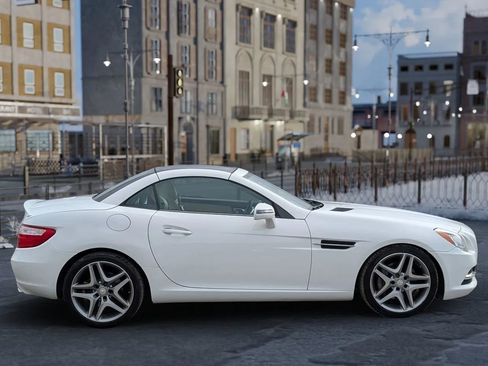 Used 2016 Mercedes-Benz SLK 300 image 7