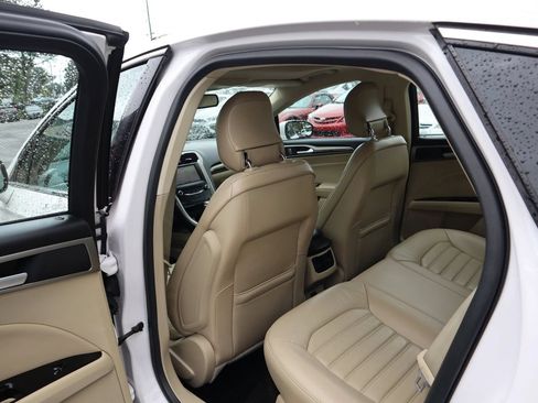 Used 2014 Ford Fusion SE w/ Equipment Group 202A FWD image 11