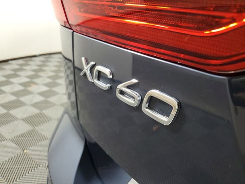 Used 2019 Volvo XC60 T5 Momentum w/ Multimedia Package image 10