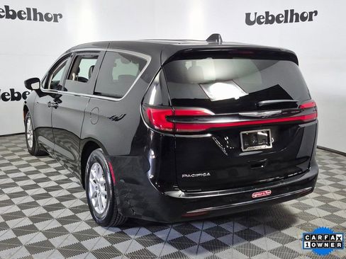 Used 2024 Chrysler Pacifica Touring-L image 5