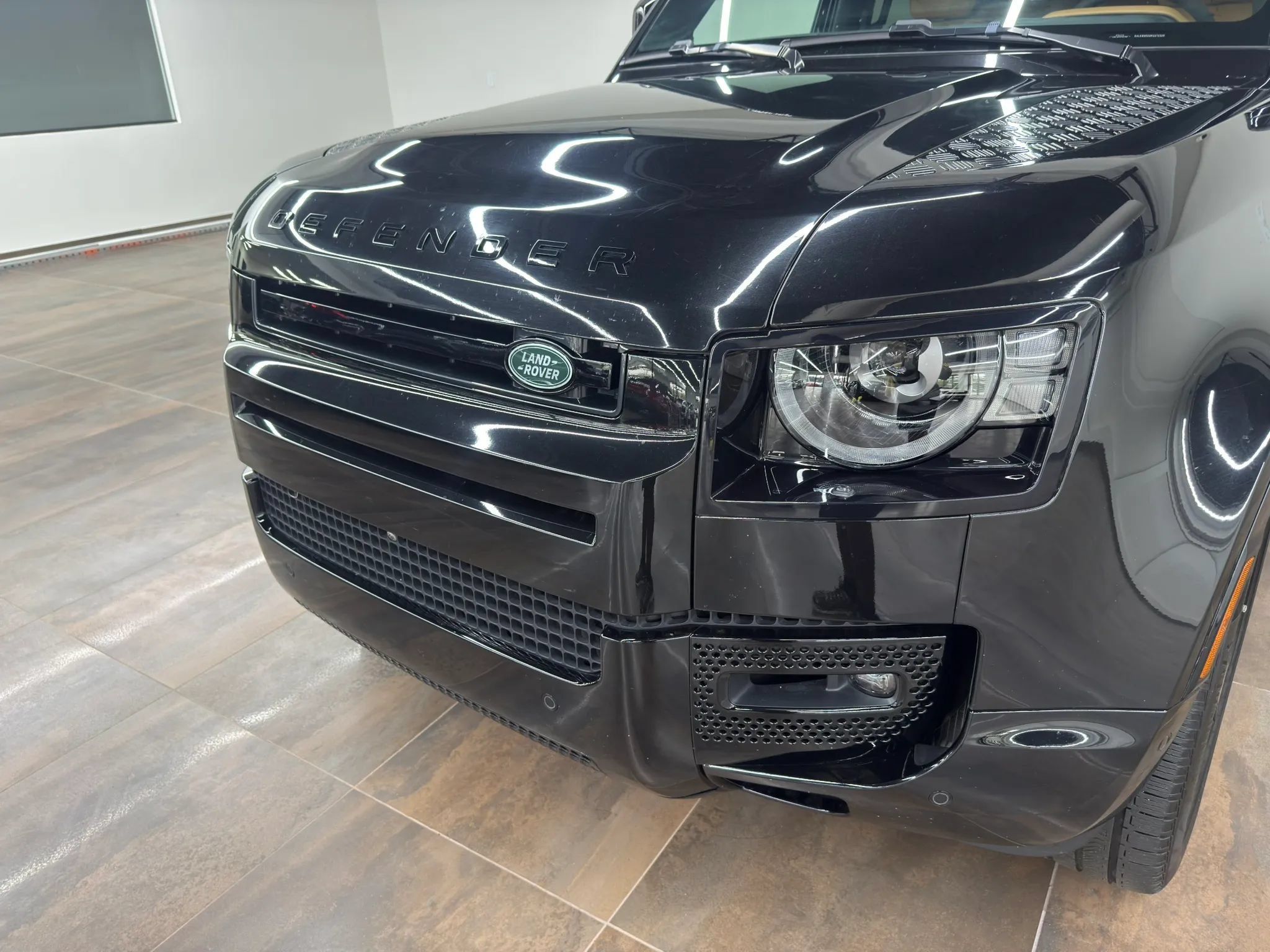 Used 2024 Land Rover Defender 90 V8 AWD/4WD image 38