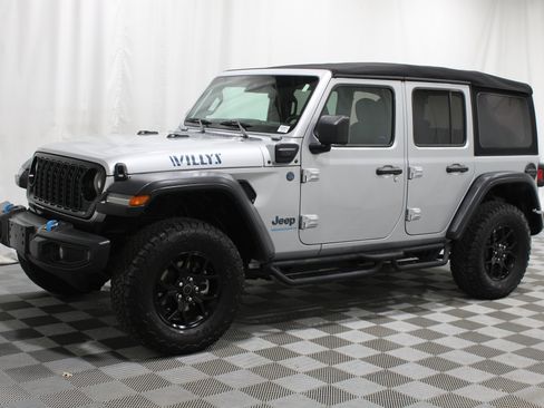 Used 2024 Jeep Wrangler Unlimited AWD/4WD image 29
