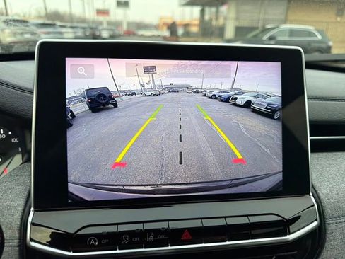 Used 2024 Jeep Compass Latitude image 21