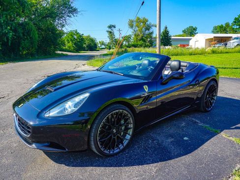 Used 2011 Ferrari California RWD image 17