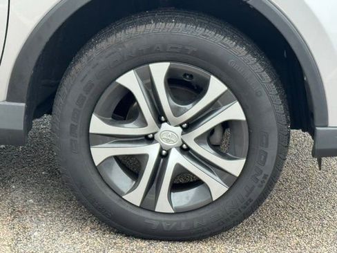 Used 2018 Toyota RAV4 LE image 15