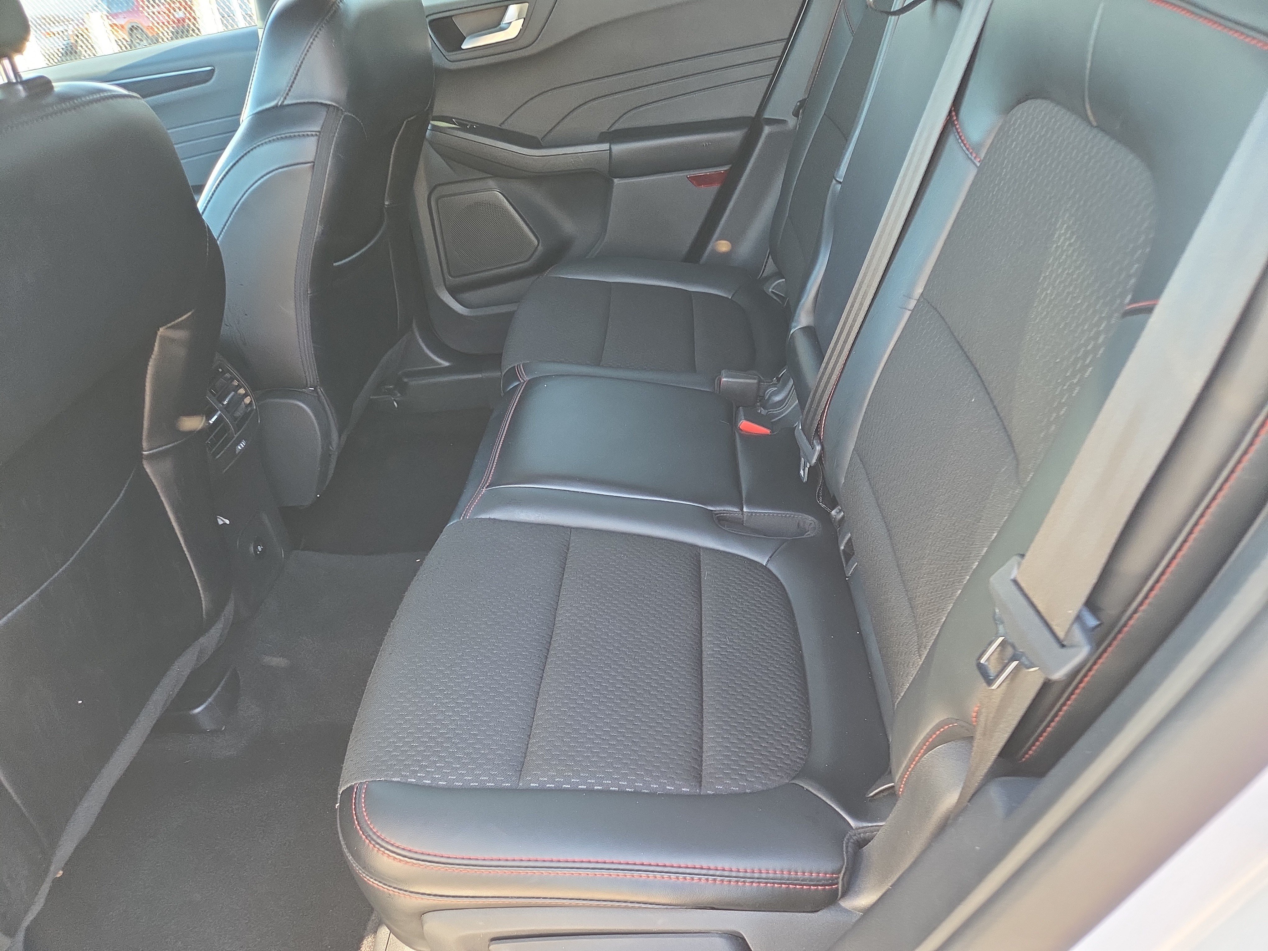 Used 2025 Ford Escape ST-Line Select AWD/4WD image 6