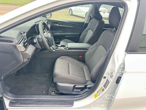 Used 2025 Toyota Camry LE image 27