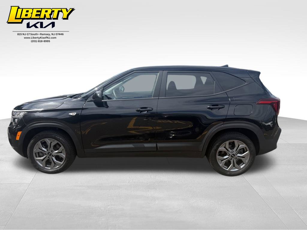 Used 2024 Kia Seltos LX AWD/4WD image 3