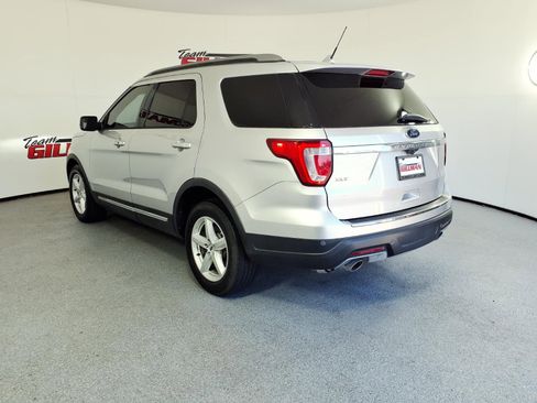 Used 2018 Ford Explorer XLT w/ Equipment Group 201A FWD image 7