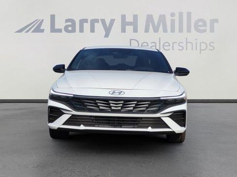 New 2025 Hyundai Elantra SEL image 2