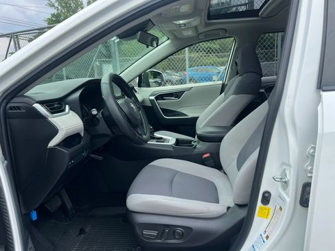 Used 2019 Toyota RAV4 XLE AWD/4WD image 27