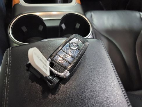 Used 2020 Lincoln Nautilus Reserve image 25