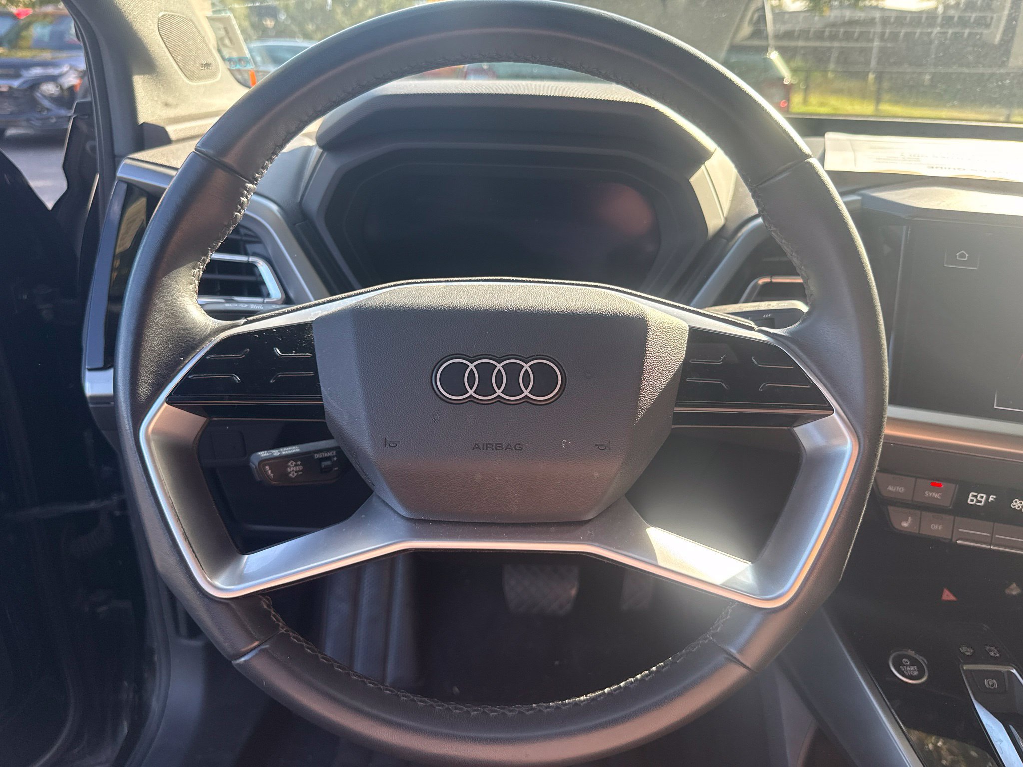 Used 2023 Audi Q4 e-tron Premium Plus w/ Premium Plus RWD image 18