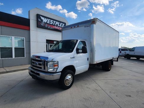 Used 2012 Ford E-450 and Econoline 450 Super Duty RWD image 2
