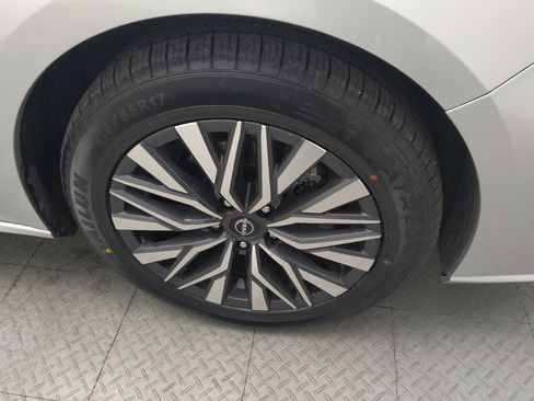 Used 2024 Nissan Altima 2.5 SV image 31