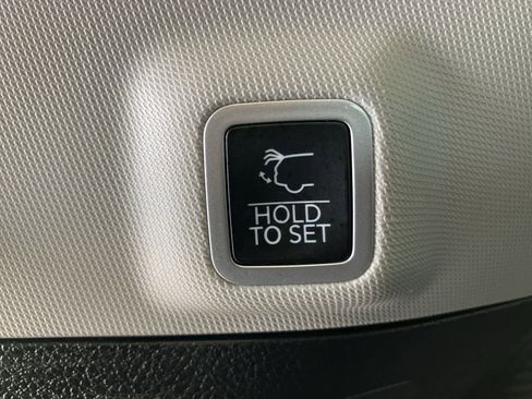 Used 2023 Jeep Grand Cherokee Limited image 30