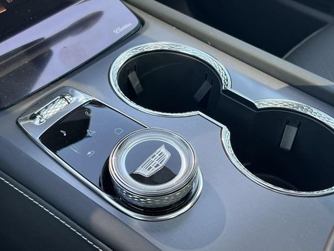 New 2026 Cadillac Vistiq Platinum AWD/4WD image 22