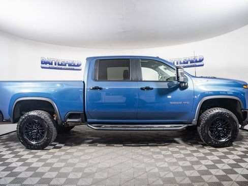 Used 2024 Chevrolet Silverado 2500 ZR2 w/ Technology Package image 10