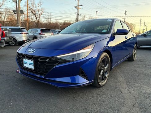 Used 2023 Hyundai Elantra SEL image 3