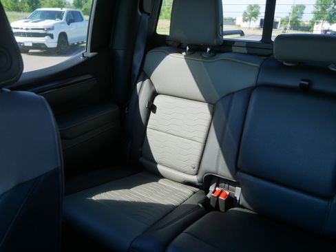 Used 2022 Chevrolet Silverado 1500 ZR2 w/ Technology Package AWD/4WD image 12
