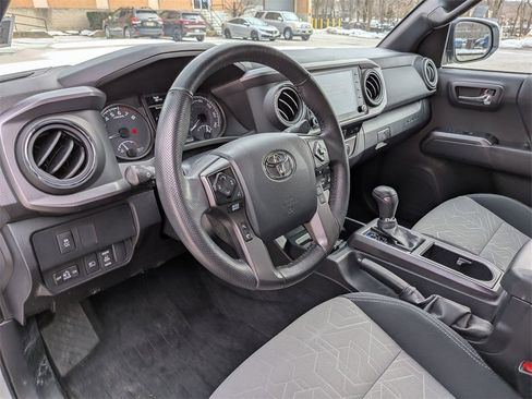 Used 2023 Toyota Tacoma TRD Sport image 11