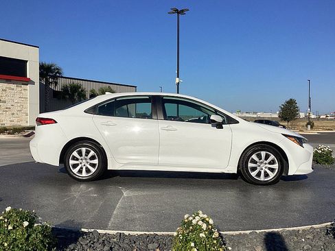 Used 2023 Toyota Corolla LE image 4