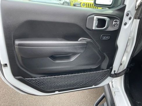 Used 2023 Jeep Gladiator Willys image 10