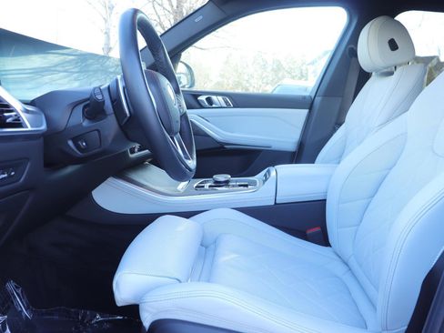 Used 2024 BMW X5 xDrive40i w/ Premium Package image 11