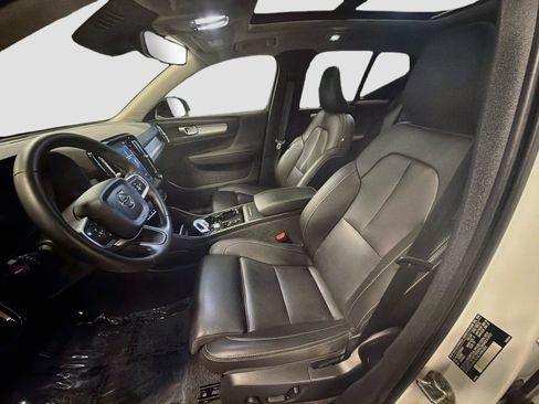 Used 2025 Volvo XC40 B5 Plus AWD/4WD image 13