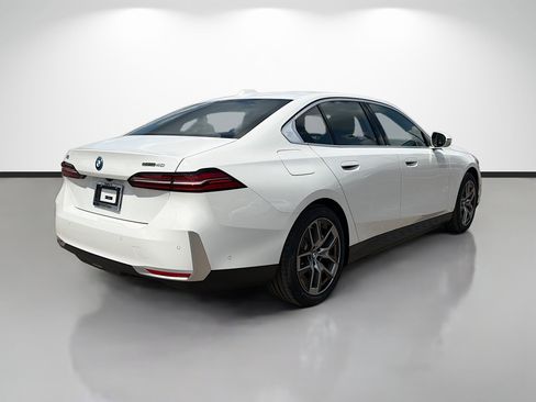 New 2026 BMW i5 eDrive40 image 3