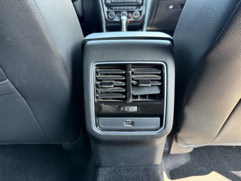 Used 2018 Volkswagen Passat 3.6 image 39