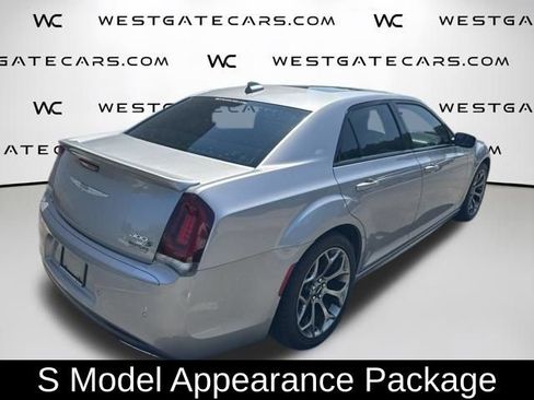 Used 2018 Chrysler 300 S w/ 300S Premium Group RWD image 8