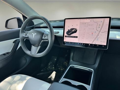 Used 2022 Tesla Model Y Long Range AWD/4WD image 7