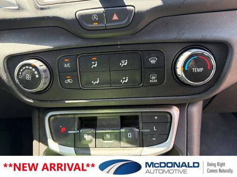 Used 2024 GMC Terrain SLE w/ Elevation Edition AWD/4WD image 7