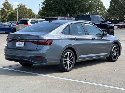 Used 2025 Volkswagen Jetta Sport FWD image 4