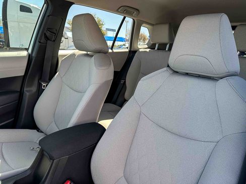 Used 2026 Toyota Corolla Cross LE image 14