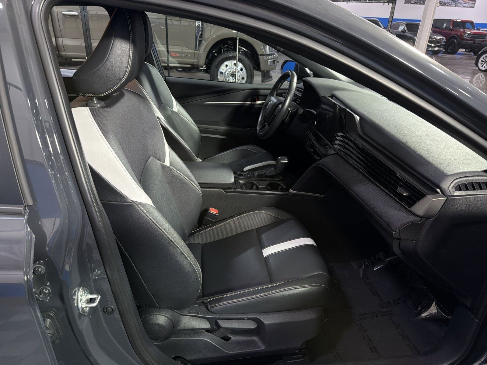 Used 2025 Toyota Camry SE FWD image 24