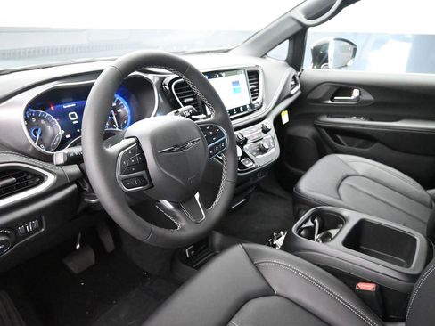 New 2026 Chrysler Pacifica Select image 20