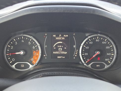 Used 2016 Jeep Renegade Latitude image 28