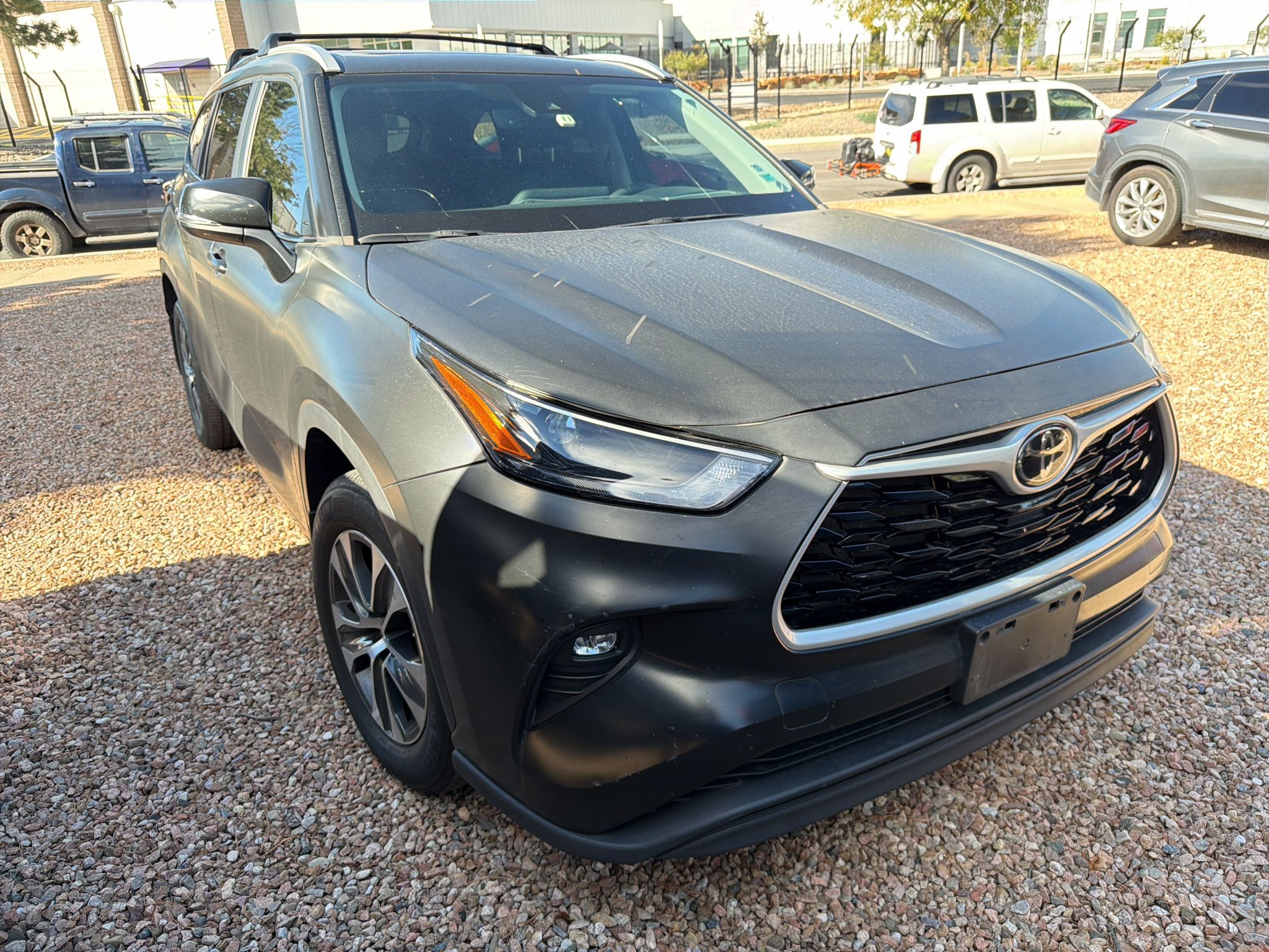 Used 2023 Toyota Highlander XLE FWD image 2
