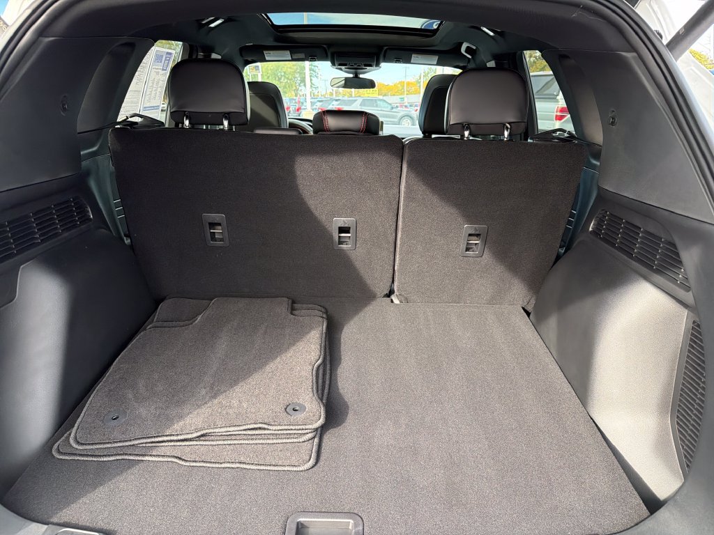 Used 2025 Ford Escape ST-Line w/ Tech Pack #1 FWD image 4